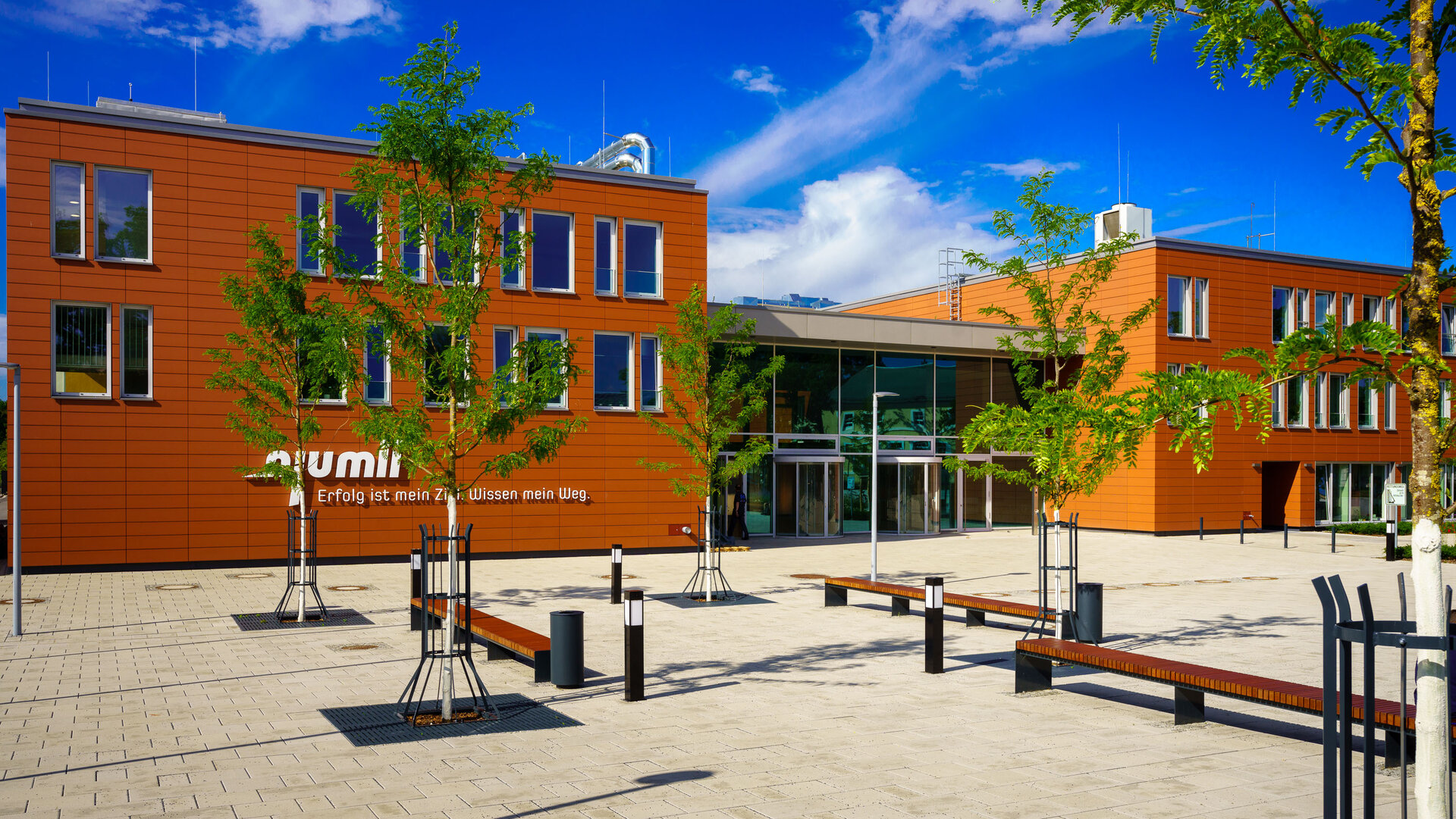 Mitte August 2019 wurde der Schulungsbetrieb im Neubau von njumii – das Bildungszentrum des Handwerks in Dresden aufgenommen. Die neuen hellen Räume sowie moderne Technik sorgen für eine angenehme Lern- und Arbeitsatmosphäre © Andre Wirsig